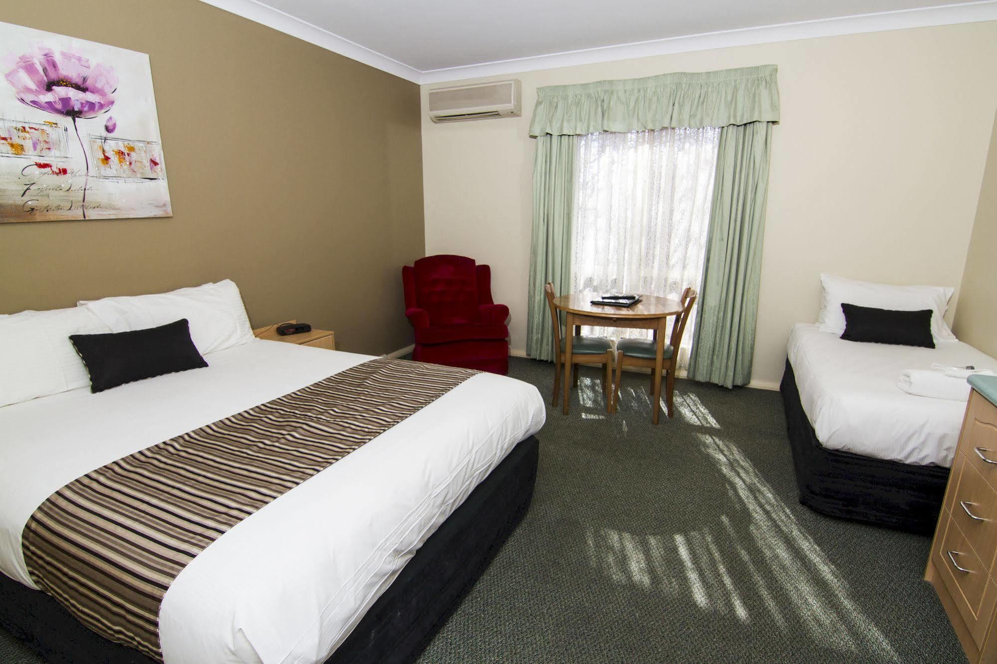 Green Gables Motel Дабо Екстериор снимка