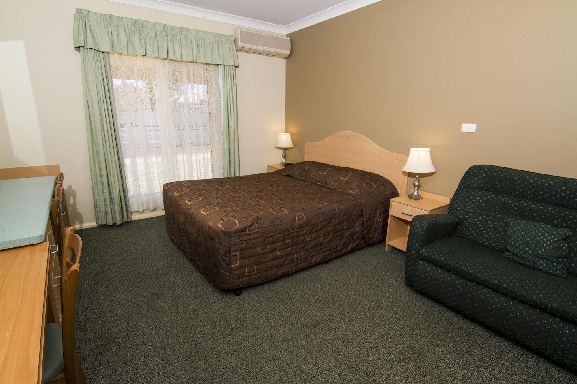 Green Gables Motel Дабо Екстериор снимка