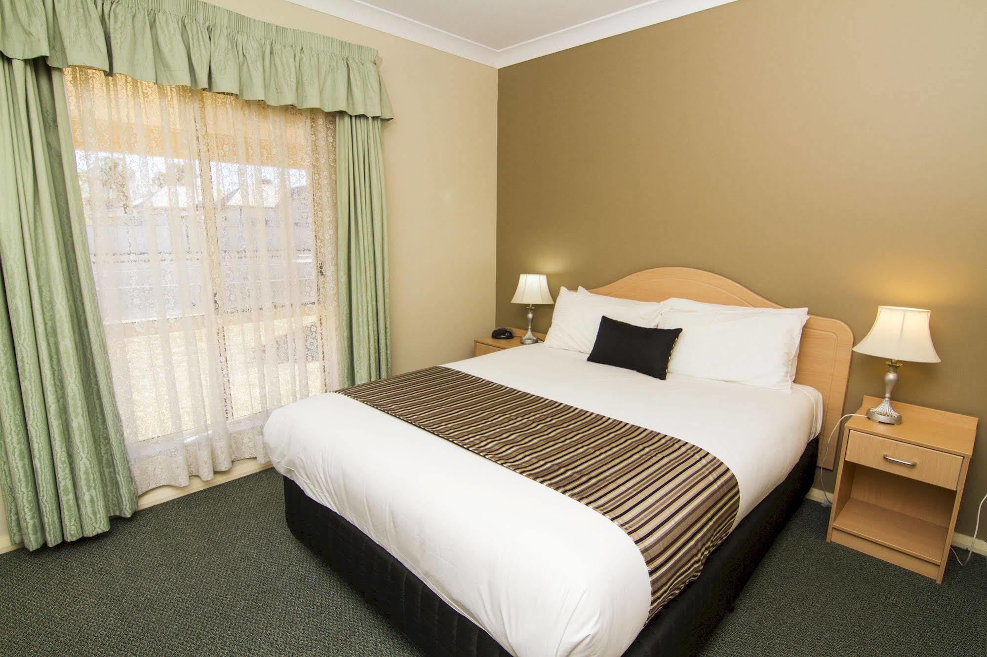 Green Gables Motel Дабо Екстериор снимка